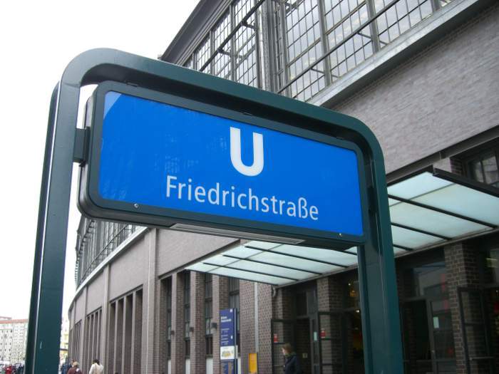 Como chegar à Rua Friedrichstrasse Como chegar à Rua Friedrichstrasse