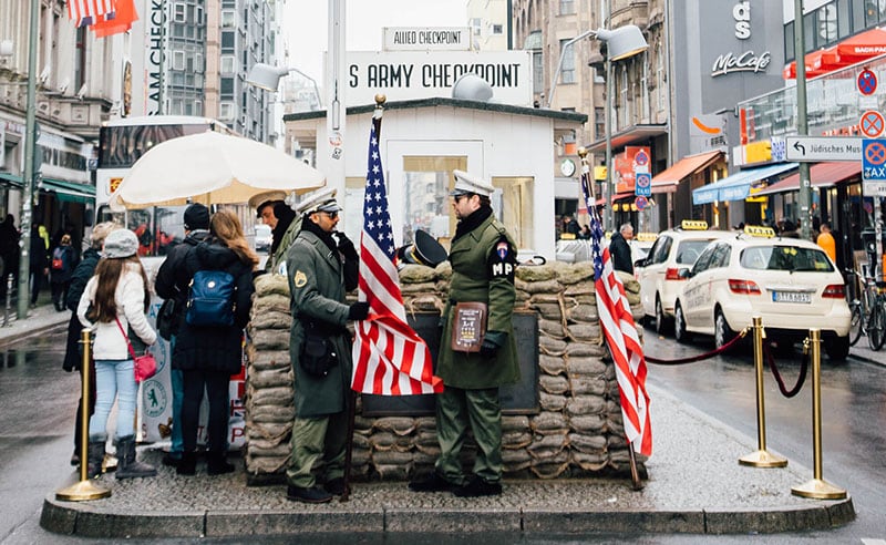 Checkpoint Charlie em Berlim Checkpoint Charlie em Berlim