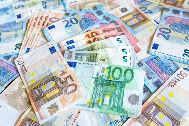 Dinheiro em espécie - Euros Dinheiro em espécie - Euros